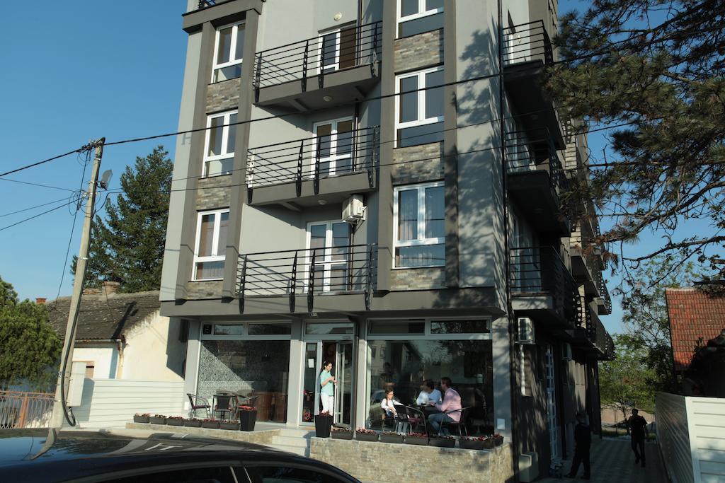 Hostel Royal Obrenovac  Dış mekan fotoğraf