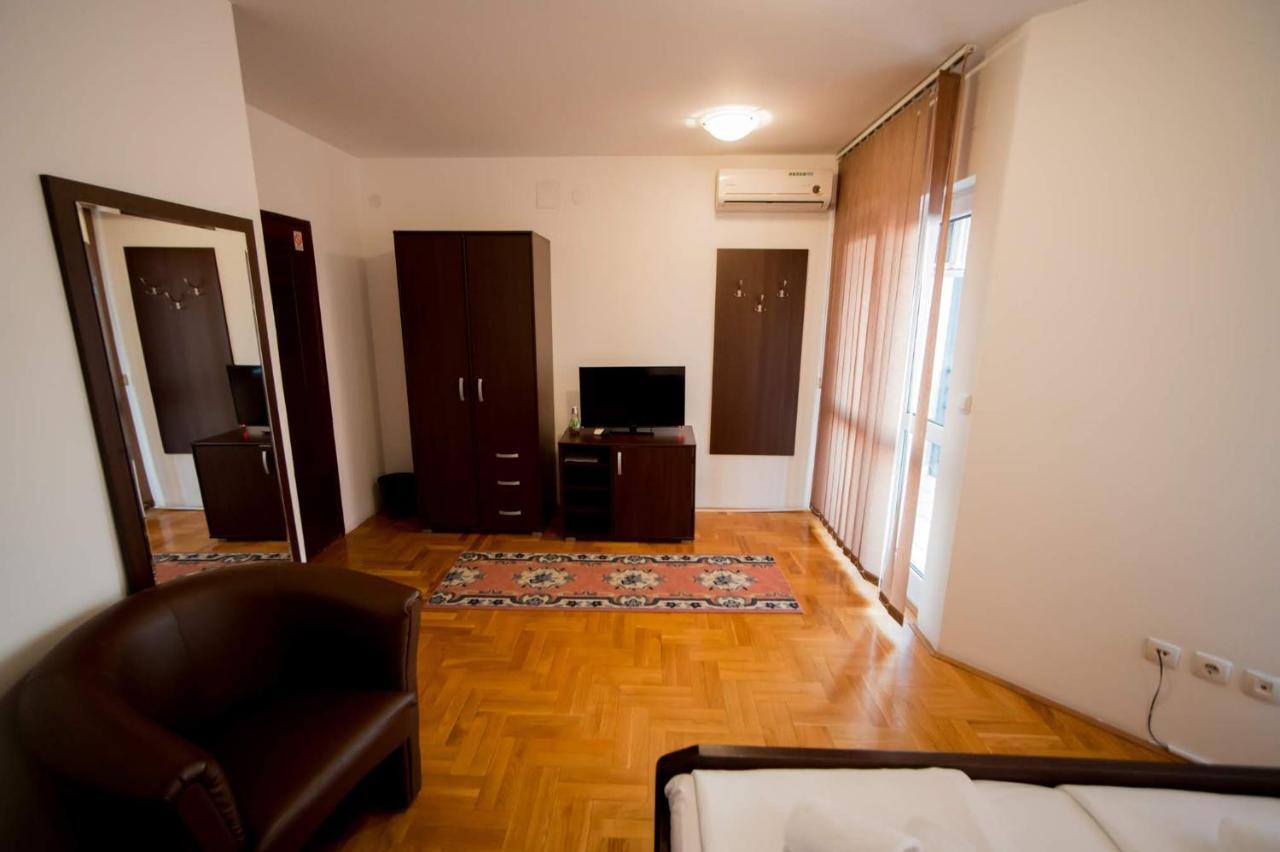 Hostel Royal Obrenovac  Dış mekan fotoğraf