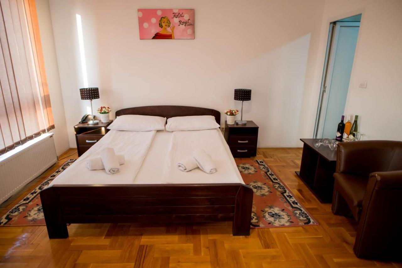 Hostel Royal Obrenovac  Dış mekan fotoğraf