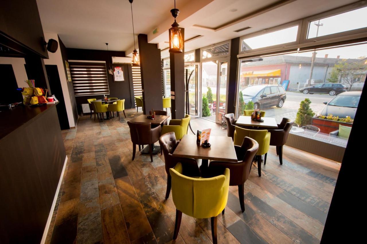 Hostel Royal Obrenovac  Dış mekan fotoğraf