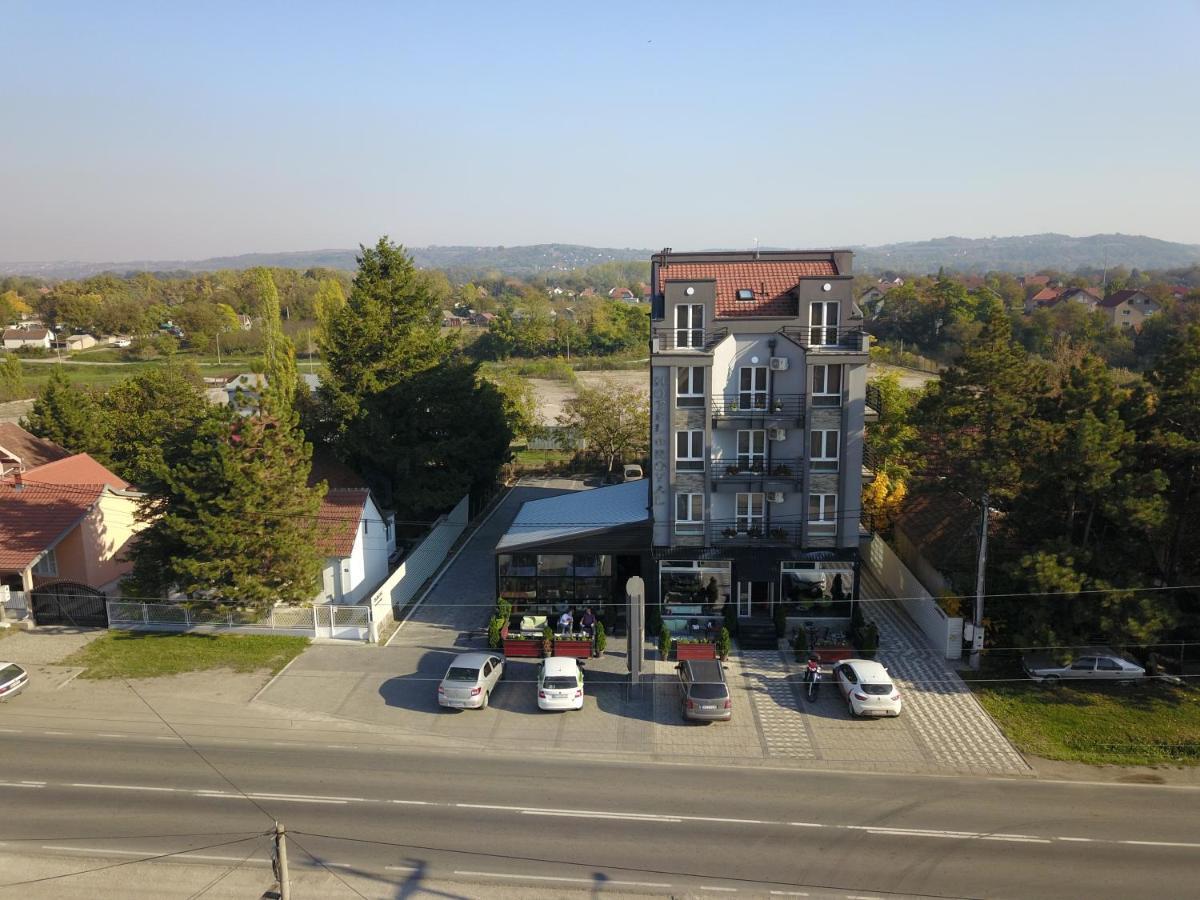 Hostel Royal Obrenovac  Dış mekan fotoğraf